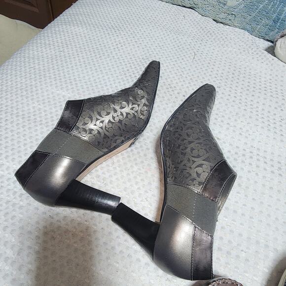 BRIGHTON EUC SZ 7.5 RHYTHM LAZER CUT LEATHER BOOTIES - Picture 8 of 10